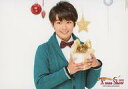 【中古】生写真(ジャニーズ)/アイドル/関西ジャニーズJr. 関西ジャニーズJr./大西流星/横型・上半身・衣装緑・白・蝶ネクタイ赤・両手プレゼント・目線やや左...