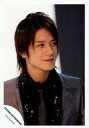 【中古】生写真(ジャニーズ)/アイドル/タッキー&翼 タッキー&翼/滝沢秀明/バストアップ・衣装黒・目線右・背景白/公式生写真