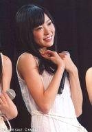 【中古】生写真(AKB48・SKE48)/アイドル/NMB48 渡辺美優紀/上半身・衣装白・左手マイク・背景黒/DVD「誰かのために」特典