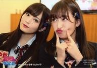 【中古】生写真(AKB48・SKE48)/アイドル/NMB48 山本彩・吉田朱里/横型・バストアップ・吉田朱里両手人差し指顔/グループカットVer./DVD「NMBとまなぶくん presents NMB48の何やらしてくれとんねん! Vol.6」(YRBS-90032～3)初回プレス限定封入特典生写真