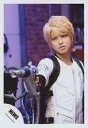 【中古】生写真(ジャニーズ)/アイドル/NEWS NEWS/手越祐也/上半身・衣装白・黒・右手銃・突き出し・ライト紫/「White」PV&ジャケ/公式生写真