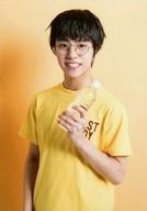 【中古】生写真(男性)/俳優 醍醐虎汰朗(小野田坂道)/上半身・衣装黄色・左手ペットボトル・歯見せ・背景黄色・キャラクターショット/舞台『弱虫ペダル』新インターハイ篇〜箱根学園王者復格(ザ・キングダム)〜 トレーディングブロマイド