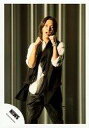 【中古】生写真(ジャニーズ)/アイドル/NEWS NEWS/山下智久/膝上・衣装白黒・両手グー・口開け/公式生写真
