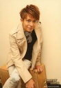 【中古】生写真(ジャニーズ)/アイドル/Mr.King vs Mr.Prince Mr.King vs Mr.Prince/岸優太/膝上・座り・衣装ベージュ・豹...