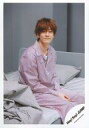 【中古】生写真(ジャニーズ)/アイドル/Hey Say JUMP Hey Say JUMP/中島裕翔/膝上 座り 衣装赤青白 体右向き/「マエヲムケ」PV＆ジャケ写撮影オフショット/公式生写真