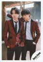【中古】生写真(ジャニーズ)/アイドル/Sexy Zone SexyZone/中島健人・菊池風磨/膝上・衣装赤グレー・菊池両手ポケット/アルバム「XYZ=repainting」ジャケ写撮影オフショット&「忘れられない花」PV撮影オフショット/公式生写真