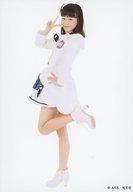 【中古】生写真(AKB48 SKE48)/アイドル/AKB48 横山結衣 /全身 衣装白 青チェック柄/AKB48 チーム8 結成2周年公演 パンフレット 特典生写真
