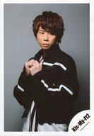 生写真(ジャニーズ)/アイドル/Kis-My-Ft2 Kis-My-Ft2/北山宏光/上半身・衣装黒白・両手胸元・体やや左向き/「PICK IT UP」PV＆ジャケ写撮影オフショット/公式生写真