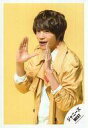 【中古】生写真(ジャニーズ)/アイドル/ジャニーズWEST ジャニーズWEST/中間淳太/上半身・衣装黄色・両手顔の横/「プリンシパルの君へ/ドラゴンドッグ」PV&ジャケ写撮影オフショット/公式生写真