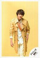 【中古】生写真(ジャニーズ)/アイドル/ジャニーズWEST ジャニーズWEST/中間淳太/膝上・衣装黄色・左手ポケット/「プリンシパルの君へ/ドラゴンドッグ」PV＆ジャケ写撮影オフショット/公式生写真