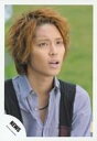 【中古】生写真(ジャニーズ)/アイドル/NEWS NEWS/手越祐也/顔アップ・衣装黒青・チェック柄・口開け・目線右上・背景緑/公式生写真