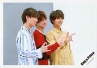 【中古】生写真(ジャニーズ)/アイドル/King ＆ Prince King ＆ Prince/永瀬廉・平野紫耀・橋海人/横型・上半身・衣装青.白.赤.黒.黄色・指3本立て/シングル「Memorial」MV＆ジャケ写撮影オフショット/公式生写真