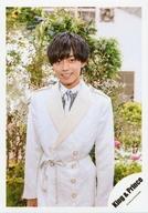 【中古】生写真(ジャニーズ)/アイドル/King ＆ Prince King ＆ Prince/永瀬廉/上半身・衣装白・両手下・カメラ目線・野外/シングル「Memorial」MV＆ジャケ写撮影オフショット/公式生写真