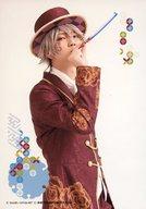 【20日24時間限定!エントリーでP最大26.5倍】【中古】生写真(男性)/俳優 安里勇哉(チャーリー)/上半身・体右向き・吹き戻し・背景白・キャラクターショット/ミュージカル「歌劇 明治東亰恋伽〜月虹の婚約者〜」トレーディングブロマイド