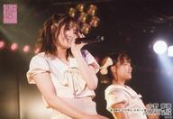 【中古】生写真(AKB48・SKE48)/アイドル/AKB48 中野郁海/ライブフォト・横型・上半身・衣装白・紫・ドット柄・左手マイク・右向き/湯浅順司「その雫は、未来へと繋がる虹になる。」ランダム生写真 2019.2.16 夜公演