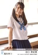 【中古】生写真(AKB48・SKE48)/アイドル/STU48 谷口茉妃菜/STU48 瀬戸内 学校制服図鑑 夏服ver./兵庫県立加古川北高等学校/CD「風を待つ」劇場盤封入特典 制服紹介ポートレート写真