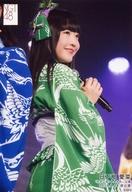 【中古】生写真(AKB48・SKE48)/アイドル/NGT48 日下部愛菜/ライブフォト・膝上・衣装緑・両手マイク・右向き/NGT48「ただいま!十人十色」ランダム生写真 2019.2.24 夜公演