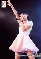 【中古】生写真(AKB48・SKE48)/アイドル/NGT48 古舘葵/ライブフォト・膝上・衣装白・オレンジ・左向き・右手パー上げ・左手マイク・口開け・首傾げ/NGT48「本間日陽ソロ公演 〜その先を照らすもの〜昼・夜」公演 ランダム生写真 2019.3.2 夜公演