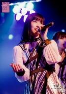 【中古】生写真(AKB48・SKE48)/アイドル/AKB48 下尾みう/ライブフォト・上半身・衣装黒・白・左手マイク・首傾げ・目線右/AKB48 チームA「目撃者」公演 ランダム生写真 2019.3.1