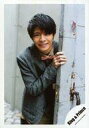 【中古】生写真(ジャニーズ)/アイドル/King & Prince King & Prince/岸優太/上半身・衣装グレー・右手壁・歯見せ・背景白/アルバム「King & Prince」MV&ジャケ写オフショット/公式生写真