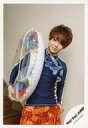 【中古】生写真(ジャニーズ)/アイドル/Hey! Say! JUMP Hey!Say!JUMP/有岡大貴/膝上・衣装紺・水着・右手浮輪/シングル「COSMIC☆HUMAN」MV&ジャケ写撮影オフショット/公式生写真