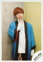 【中古】生写真(ジャニーズ)/アイドル/7 MEN 侍 7 MEN 侍/中村嶺亜/膝上・衣装白・水色・黒・右手首元・左手下・口閉じ/「SUMMER STATION パパママ一番 裸の少年 夏祭り!」グッズオフショット/公式生写真