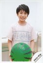 【中古】生写真(ジャニーズ)/アイドル/少年忍者 少年忍者/小田将聖/上半身・衣装薄ピンク・両手ビーチボール・正面向き・笑顔・歯見せ・背景白/「SUMMER STATION パパママ一番 裸の少年 夏祭り!」グッズオフショット/公式生写真