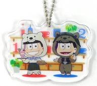 【エントリーでポイント10倍！（4月28日01:59まで！）】【中古】キーホルダー・マスコット(キャラクター) おそ松＆カラ松 「セガコラボカフェ おそ松さん×しろくまカフェ デフォルメアクリルチャーム〜着ぐるみver.〜」