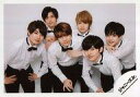 【中古】生写真(ジャニーズ)/アイドル/7 MEN 侍 7 MEN 侍/集合(5人)/横型・膝上・衣装白・黒・口閉じ・中村両手矢花の背中・背景白/「ジャニーズJr.8・8祭り~東京ドームから始まる~」グッズオフショット/公式生写真