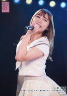 【中古】生写真(AKB48・SKE48)/アイドル/AKB48 山本瑠香/ライブフォト・上半身・衣装白・目線右/湯浅順司「その雫は、未来へと繋がる虹になる。」公演 高橋彩音 生誕祭 ランダム生写真 2019.7.6