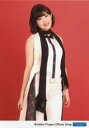 【中古】生写真(ハロプロ)/アイドル/アンジュルム アンジュルム/川村文乃/膝上・衣装白・黒・両手下・首傾げ・右向き・笑顔・背景赤/アンジュルム 生写真『“輪廻...