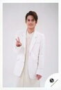 【中古】生写真(ジャニーズ)/アイドル/ジャニーズ 中山優馬/膝上・衣装白・右手ピース・笑顔・背景白/「Endless SHOCK」オフショット/公式生写真