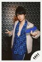 【中古】生写真(ジャニーズ)/アイドル/A.B.C-Z A.B.C-Z/戸塚祥太/膝上・衣装青・ベージュ・両手曲げ・左向き・背景グレー/シングル「DAN DAN...