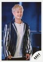 【中古】生写真(ジャニーズ)/アイドル/A.B.C-Z A.B.C-Z/塚田僚一/膝上・衣装白・黒・両手下・右向き・笑顔・背景黒/シングル「DAN DAN Da...
