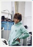 【中古】生写真(ジャニーズ)/アイドル/SMAP SMAP/木村拓哉/上半身・緑パーカー・左手腰・体左向き/公式生写真