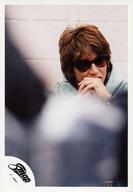 【中古】生写真(ジャニーズ)/アイドル/SMAP SMAP/木村拓哉/バストアップ・衣装パーカー水色・サングラス・両手組み・顔右向き/公式生写真