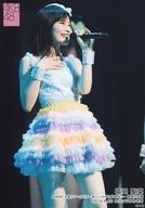 【中古】生写真(AKB48・SKE48)/アイドル/AKB48 福岡聖菜/ライブフォト・膝上・衣装白・黄色・ピンク・青・右手胸元/AKB48全国ツアー2019〜楽しいばかりがAKB!〜 ランダム生写真 ステージver. 神奈川公演 2019.8.20 カルッツかわさき