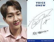 【中古】コレクションカード(男性)/CD「VOICE」特典フォトカード SHinee/オンユ(ONEW)/顔アップ 衣装ピンク 顔左に傾け/CD「VOICE」特典フォトカード