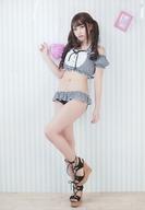 【中古】生写真(女性)/コスプレイヤー えなこ/全身・水着ギンガムチェック柄・左向き・左足上げ・背景ストライプ柄/「えなこみゅ」 C92 販売ブロマイドセット A