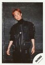 【中古】生写真(ジャニーズ)/アイドル/SixTONES SixTONES/田中樹/膝上・衣装黒・両手下・首傾げ・背景黒/「TrackONE -IMPACT-」グッズオフショット/公式生写真