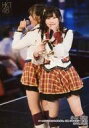 【中古】生写真(AKB48・SKE48)/アイドル/HKT48 小田彩加/ライブフォト・膝上・衣装白・黄色・赤・チェック柄・右手タンバリン/HKT48 チームTII「手をつなぎながら」公演 山下エミリー 生誕祭 ランダム生写真 2019.12.22