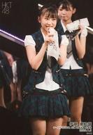 【中古】生写真(AKB48・SKE48)/アイドル/HKT48 伊藤優絵瑠/ライブフォト・膝上・衣装緑・白・チェック柄・両手マイク/HKT48 チームH「RESET」公演 田島芽瑠 生誕祭 ランダム生写真 2020.1.9