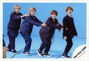 【中古】生写真(ジャニーズ)/アイドル/Hey! Say! JUMP Hey!Say!JUMP/集合(4人)/横型・全身・衣装紺・右向き・両手腰・肩・目線左・知念口開け・背景青/シングル「I am / Muah Muah」MV&ジャケ写オフショット/公式生写真