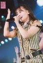 【中古】生写真(AKB48 SKE48)/アイドル/AKB48 湯本亜美/ライブフォト 上半身 衣装黄 ストライプ柄 左向き/AKB48 「RESET」公演 峯岸みなみ 1000回出演記念 ランダム生写真 2020.2.21