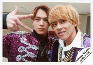 【中古】生写真(ジャニーズ)/アイドル/ジャニーズJr. ジャニーズJr./佐久間大介・松本幸大・原嘉孝・松倉海斗/横型・バストアップ・衣装黒・紫・白・松本右手ピース・松倉左手指3本立て/Johnnys’ ISLAND セルフィー 2020/公式生写真