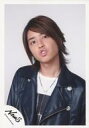 【中古】生写真(ジャニーズ)/アイドル/NEWS NEWS/手越祐也/バストアップ・衣装黒・白・口すぼめ・首傾げ・背景白/公式生写真