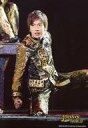 【中古】生写真(ジャニーズ)/アイドル/A.B.C-Z A.B.C-Z/河合郁人/ライブフォト・膝上・衣装黒・金・右手グー・左手後ろ・膝立ち・目線左・背景黒/J...