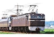 発売日 未定 メーカー HOBBY CENTER KATO(ホビーセンターカトー) 型番 3088-9 JAN 4949727678993 備考 商品解説■平成初期に話題となった、茶色になったEF65 0番台を製品化。製品は56号機をプロトタイプに選定。細かい形態は異なりますが、バリエーションとして9、57、75号機用のナンバーが付属。メーカーズプレート付属。「川崎車輛+川崎電機」「東洋電機+汽車会社」「日本車輛+富士電機」列車無線アンテナは取付済。2次形の特徴であり、標識円板台座ありのテールライト、短い誘導員用手スリを再現。※列車無線アンテナ位置、スカート形状など、一部形態が実車と異なります。【実車解説】JR発足直後、イメージアップの一環で塗色変更された車両が誕生しました。EF65では、9号機が1989年の全検で茶色の塗装に変更され、1994年まで活躍しました。9号機の引退後、56号機がその塗色を継いで、茶色で出場しました。9号機と異なり、車体側面に「JR貨物」の文字が入った姿で登場し、ファンから注目を集めました。【商品詳細】スケール：Nゲージ(9mm)商品形態：塗装済完成品車体の材質：プラスティックモーター：ありライト：ヘッドライト点灯 関連商品はこちらから HOBBY CENTER KATO(ホビーセンターカトー)　