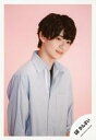 【中古】生写真(ジャニーズ)/アイドル/Lil かんさい Lil かんさい/西村拓哉/上半身・衣装青・両手下・右向き・背景ピンク/「僕らAぇ! groupがbrakeしそうですねん?!」グッズオフショット/公式生写真