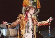 【中古】生写真(ジャニーズ)/アイドル/Question? Question?/石垣大祐/ライブフォト・横型・上半身・衣装金・赤・ベージュ・体右向き・両手ナイフ/PLAYZONE2009 太陽からの手紙